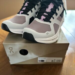 NEW IN BOX ON RUNNING Cloudrunner Size 8 in Heron/Black